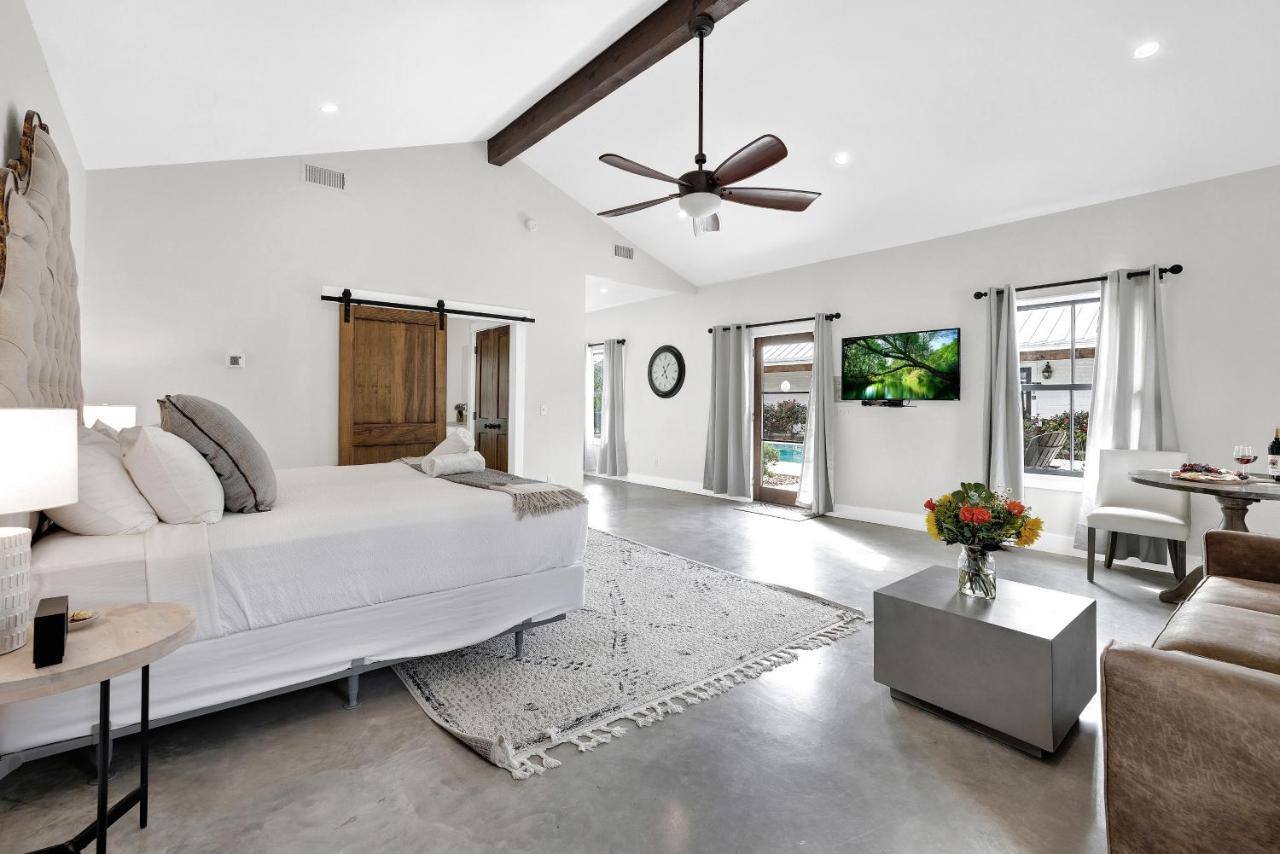 Schubert Inn Cottage - Pool - Walk To Main St Фредериксбург Екстериор снимка